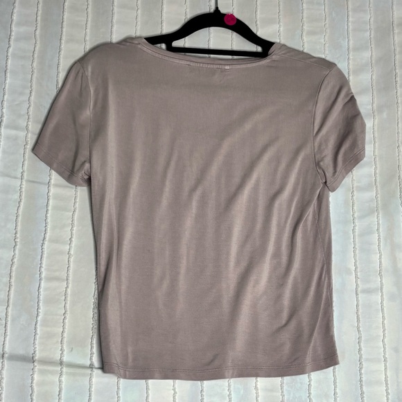 Babaton Soft Mauve V-Neck Tee - Picture 2 of 6